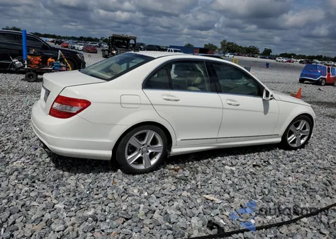 2011 Mercedes-Benz C 300 из США, поврежденный, VIN WDDGF5EB6BR137677